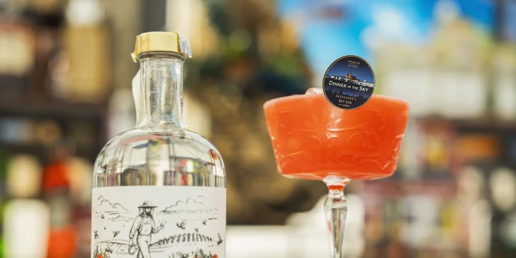 Adrenalinová romantika v oblacích nad Prahou: tapas, oběd či večeře od Dinner in the Sky