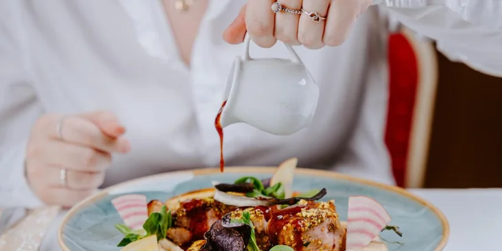 Hraběcí pobyt v zámečku nedaleko Nitry: polopenze, bowling i sleva do termálů