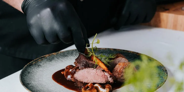 Hraběcí pobyt v zámečku nedaleko Nitry: polopenze, bowling i sleva do termálů