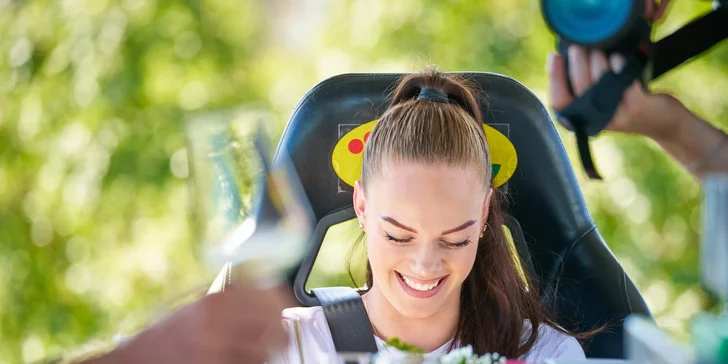 Adrenalinová romantika v oblacích nad Prahou: tapas, oběd či večeře od Dinner in the Sky