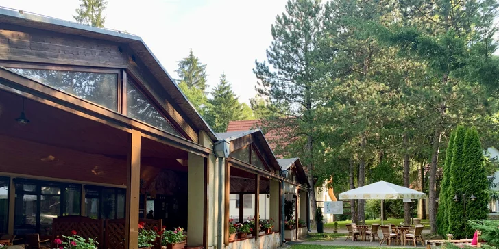 Pobyt u Bojnic plný aktivit: snídaně i polopenze, sportoviště a hry pro dospělé i děti