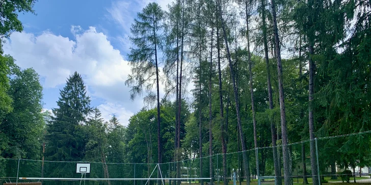 Pobyt u Bojnic plný aktivit: snídaně i polopenze, sportoviště a hry pro dospělé i děti