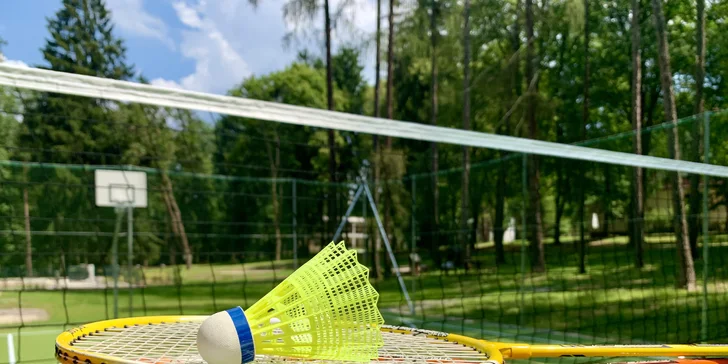 Pobyt u Bojnic plný aktivit: snídaně i polopenze, sportoviště a hry pro dospělé i děti