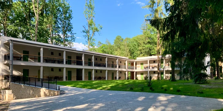 Pobyt u Bojnic plný aktivit: snídaně i polopenze, sportoviště a hry pro dospělé i děti