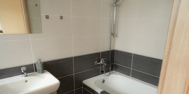 Pobyt u Nechranické přehrady: penzion se snídaní, možnost soukromé degustace vín