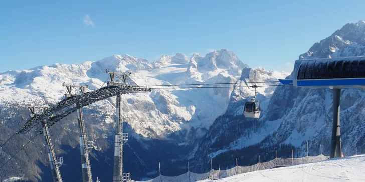 Rakouské Alpy: hotel s výhledem na oblast Dachstein, snídaně, wellness a lyžování