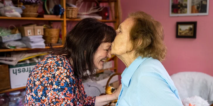 Ježíškova vnoučata: podpořte s námi organizace, které pečují o seniory a rozdávají jim radost