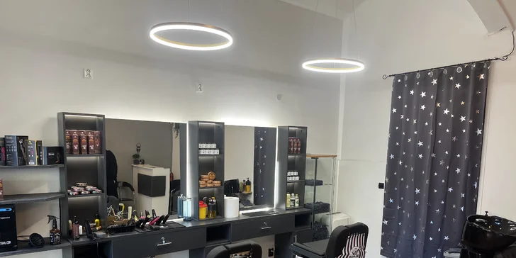 Klasický pánský střih s úpravou kontur ve Fade Club Barber u náměstí Míru