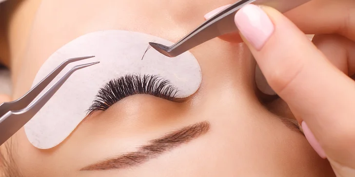 Zajistěte si výrazný pohled: prodloužení řas metodou řasa na řasu i objemová varianta (3D–7D)
