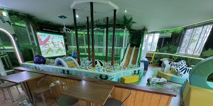 Útulné chatky u rybníka na úpatí Orlických hor pro pár i rodinu: jídlo, sauny a biotop