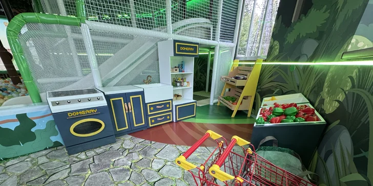 Útulné chatky u rybníka na úpatí Orlických hor pro pár i rodinu: jídlo, sauny a biotop