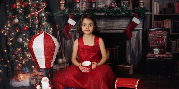 Vánoční focení v ateliéru s italským fotografem: 45 minut, 3 pozadí na výběr