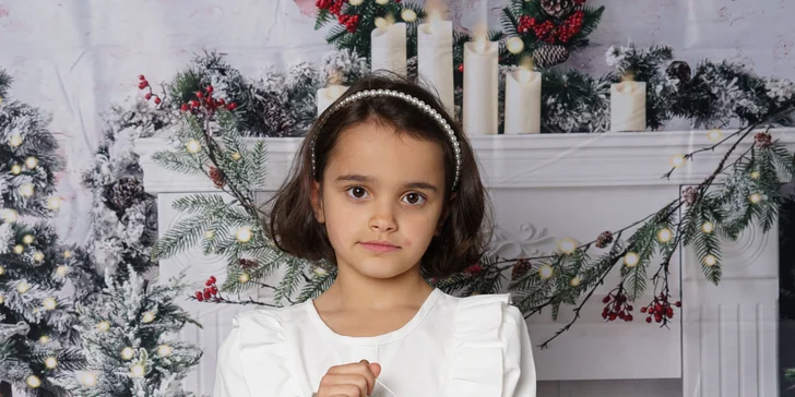 Vánoční focení v ateliéru s italským fotografem: 45 minut, 3 pozadí na výběr