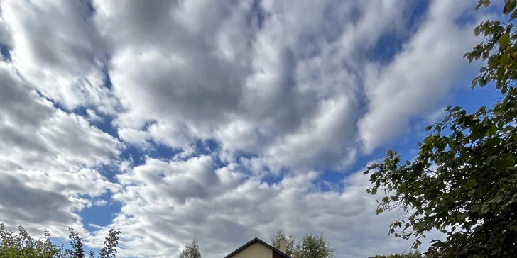 Dovolená v oblasti Tiských stěn: moderní prázdninový domek až pro 7 osob, možnost wellness