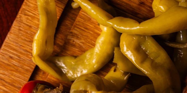 Půl kila tataráku a 20 topinek s česnekem U Zlaté konve v centru Brna