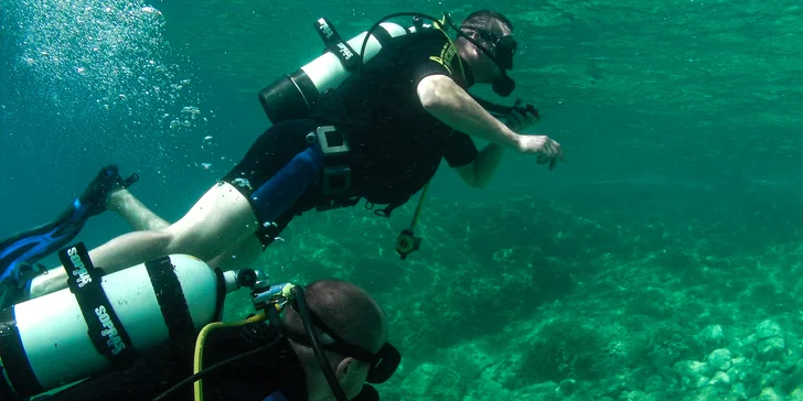 Zkušební ponor či komplexní potápěčský kurz s