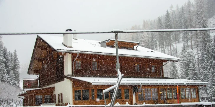 Zima v italských Alpách: hotel 30 m od skiareálu, polopenze i 6denní skipas