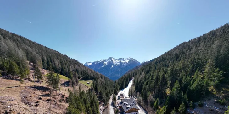 Zima v italských Alpách: hotel 30 m od skiareálu, polopenze i 6denní skipas