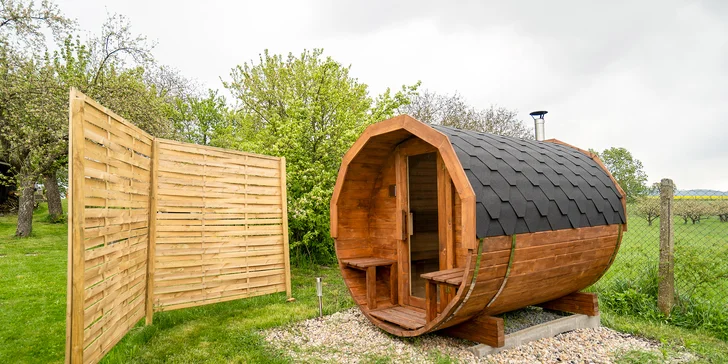 Chata v Českém ráji pro 2 osoby i relaxace v koupacím sudu a sauně