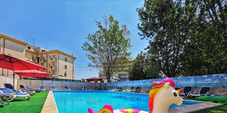 Jaderská riviéra poblíž Rimini: 3* hotel blízko pláže, plná či polopenze, venkovní bazén