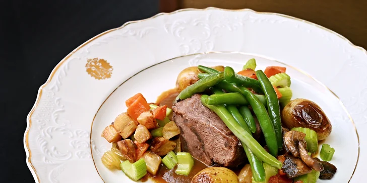 3–5chod. menu dle výběru pro 2 v Grandhotelu Bohemia: konfitované kachní prso, pstruh i dort