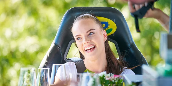 Adrenalinová romantika v oblacích nad Prahou: tapas, oběd či večeře od Dinner in the Sky