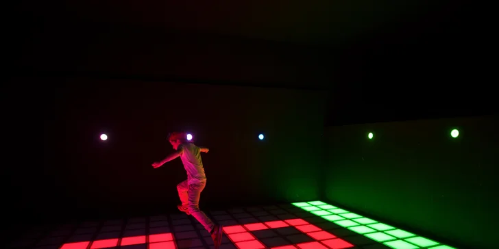 Vstup do největšího pixel game centra v Praze: 30 či 60 min. až pro 6 hráčů