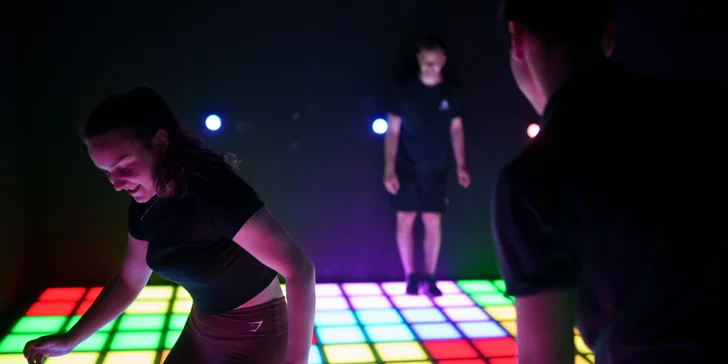 Vstup do největšího pixel game centra v Praze: 30 či 60 min. až pro 6 hráčů