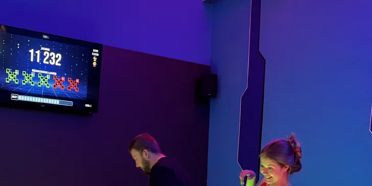 Vstup do největšího pixel game centra v Praze: 30 či 60 min. až pro 6 hráčů