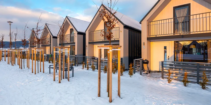 Jelenia Góra: zážitkový resort s aquaparkem i animačním programem, bydlení v moderních domcích