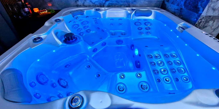 Nové privátní wellness v Hloubětíně: velký whirlpool, finská sauna, dvě relaxační zóny na výběr a drink