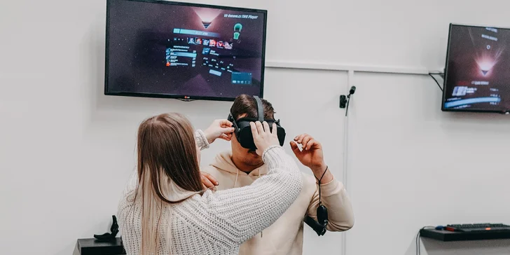 Hodiny virtuální reality i se závodním simulátorem až pro 4 hráče