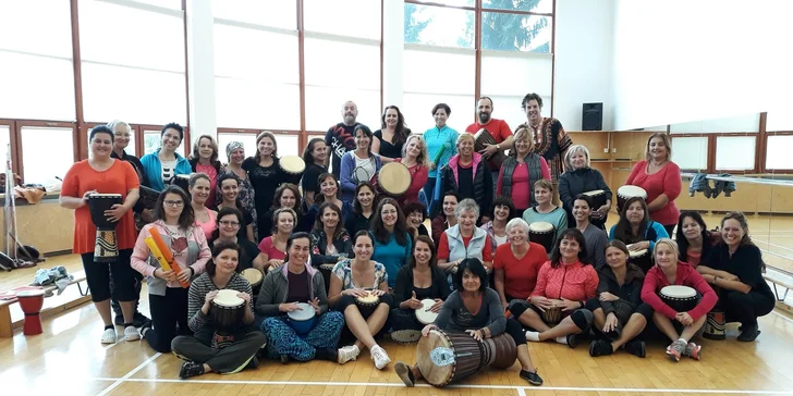 Zažijte rytmus: Workshop na africké bubny Djembe s dopravou zdarma po celé ČR