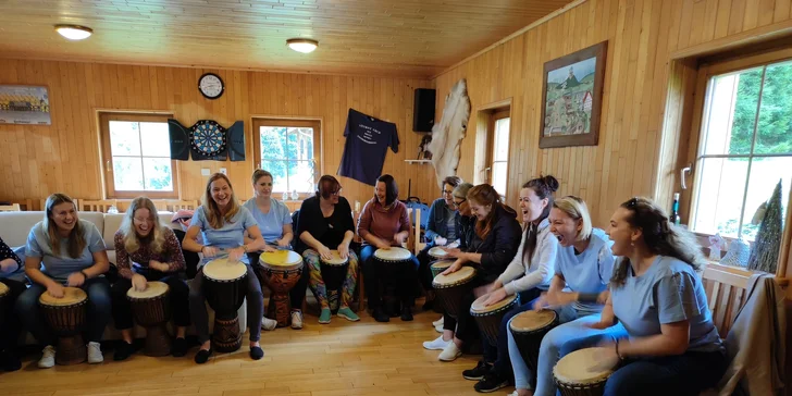 Zažijte rytmus: Workshop na africké bubny Djembe s dopravou zdarma po celé ČR