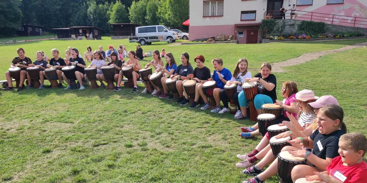 Zažijte rytmus: Workshop na africké bubny Djembe s dopravou zdarma po celé ČR