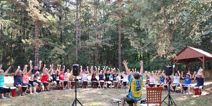 Zažijte rytmus: Workshop na africké bubny Djembe s dopravou zdarma po celé ČR