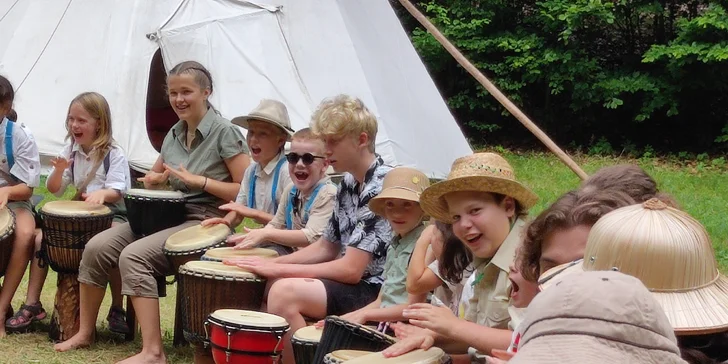 Zažijte rytmus: Workshop na africké bubny Djembe s dopravou zdarma po celé ČR