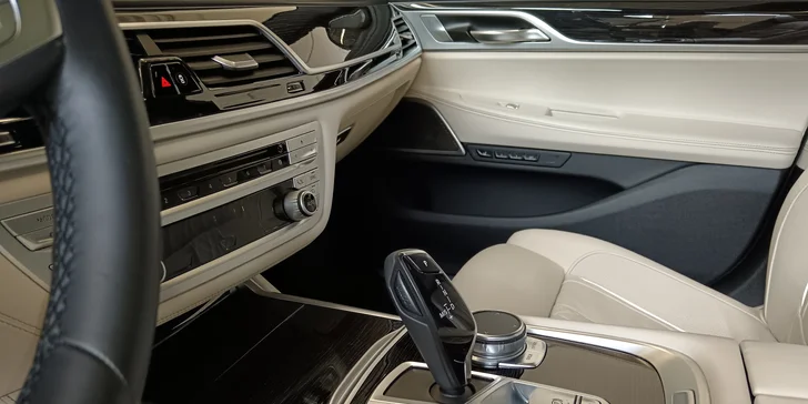 Kompletní a detailní čištění automobilu vč. tepování a voskování: malé, střední i velké vozy