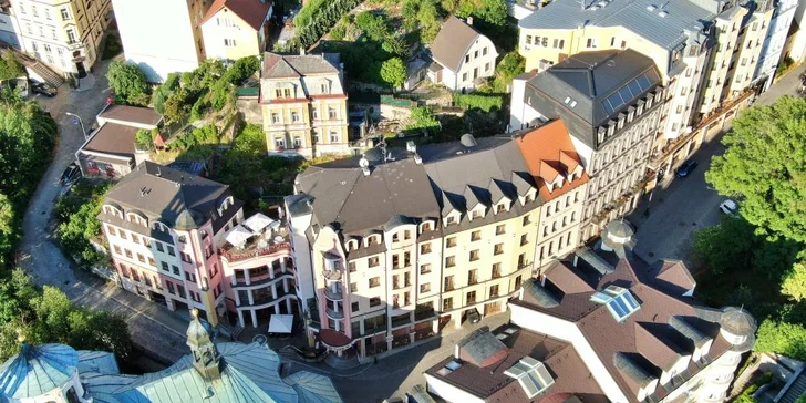 Relax ve Varech u kolonády: 4* hotel s polopenzí, wellness i procedurami