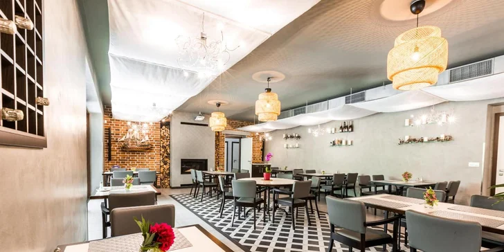 Pobyt na břehu Vltavy: hotelové pokoje se snídaní nebo polopenzí, nebo hausbót na vodě