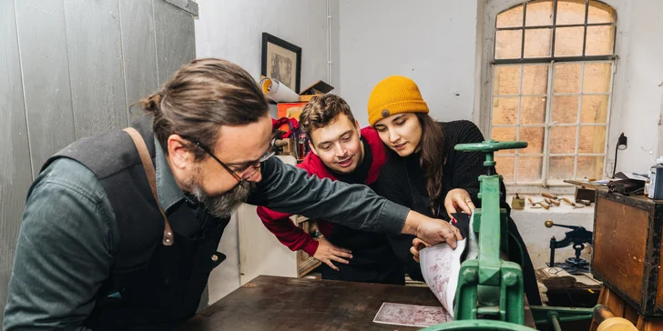 Workshop historického tisku: prohlídka, pečetění i košík plný dobrot