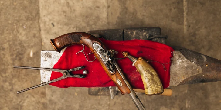 Dobrodružství v pevnosti: výroba střeliva, historická střelnice i večeře pro dva