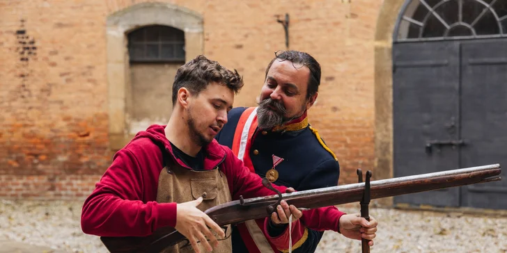 Dobrodružství v pevnosti: výroba střeliva, historická střelnice i večeře pro dva