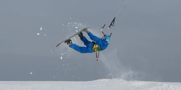 Zimní adrenalin: 1–⁠⁠⁠⁠⁠⁠2denní kurz snowkitingu se zkušenými instruktory