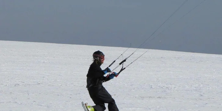 Zimní adrenalin: 1–⁠⁠⁠⁠⁠⁠2denní kurz snowkitingu se zkušenými instruktory