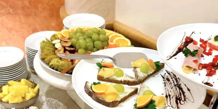 Relax ve Varech u kolonády: 4* hotel s polopenzí, wellness i procedurami