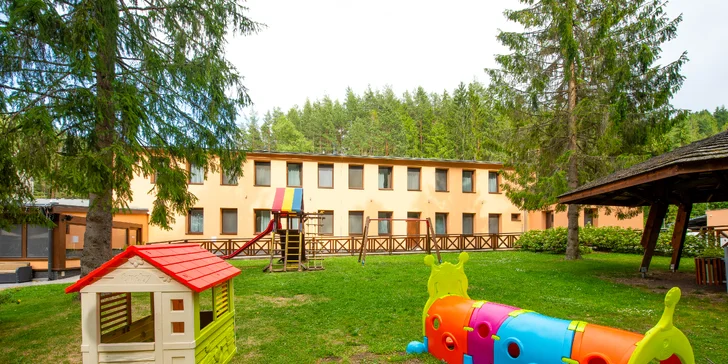 Lopušná Dolina pod Tatrami: pobyt v pokojích nebo chatce s wellness a možností stravování