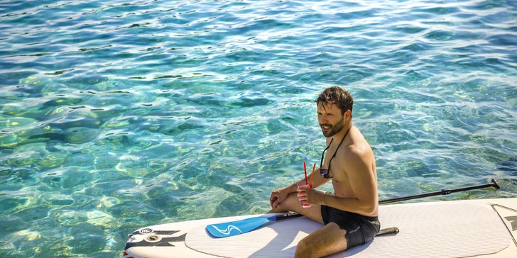 Relax na Istrii: hotel u pláže s infinity bazénem, snídaně či polopenze, dítě zdarma