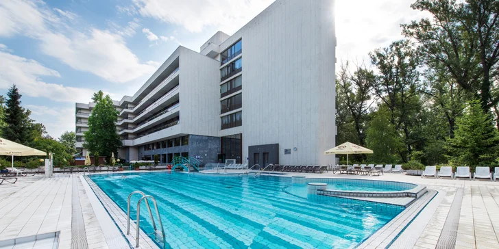 Pobyt ve 4* lázeňském hotelu v Piešťanech: polopenze, neomezené sauny a bazény i minerální koupel
