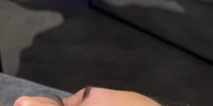 Úprava obočí: korekce, permanentní make-up i kompletní balíček